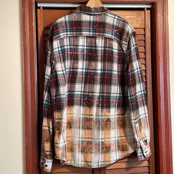 GUC up-cycled flannel shirt. Bleach effects. Dipped hem Size large (42-44) - Picture 9 of 10